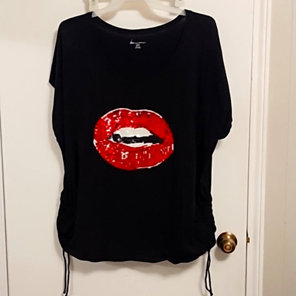Edgy sequined lips top